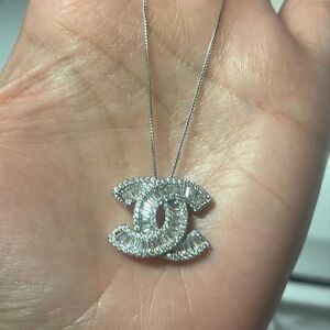 Rodhium plated necklace with zircons